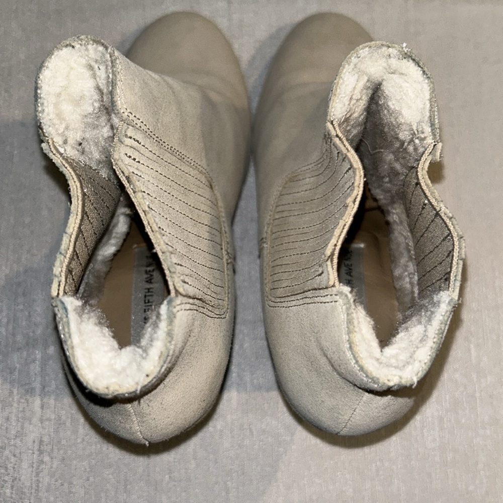 Saks Fifth Avenue Women’s Ankle Booties Cream Color W/ Fur lined inside Size 5 - Picture 12 of 16